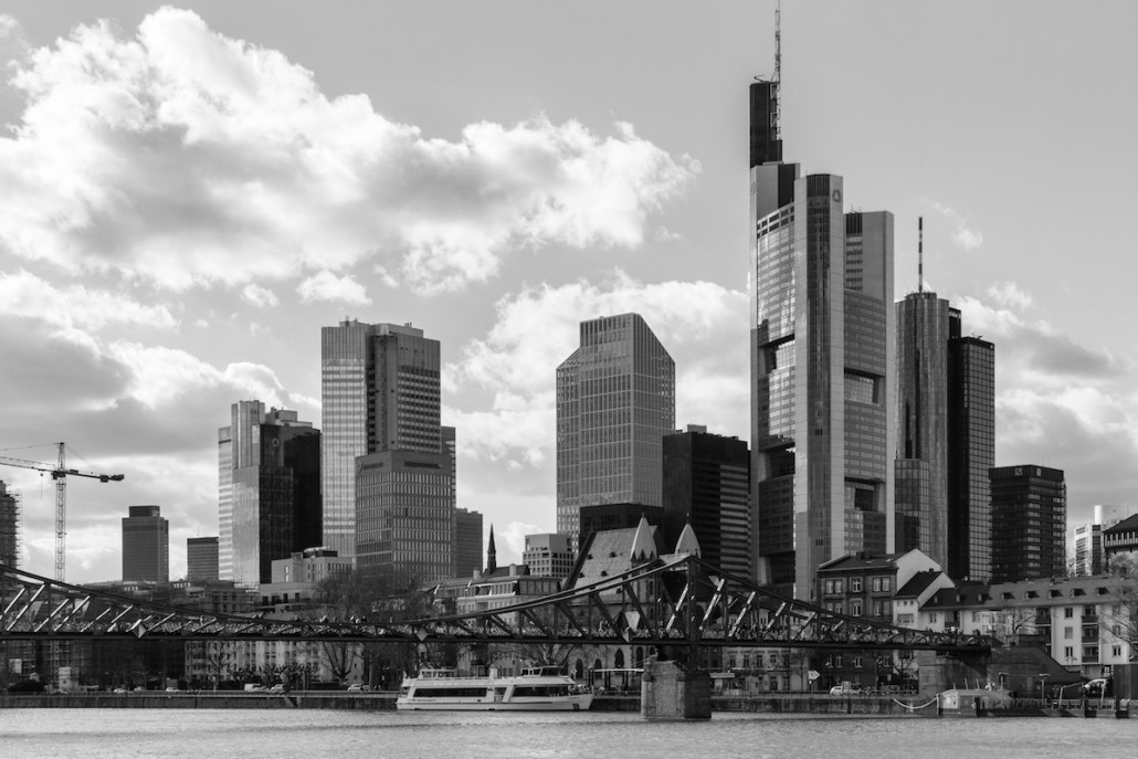 Frankfurt Skyline und Eiserner Steg