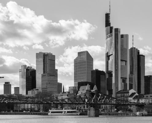 Frankfurt Skyline und Eiserner Steg