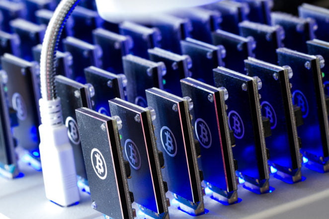 Bitcoin Mining USB Devices mit kleinen Ventis - Bild von arinahabich.