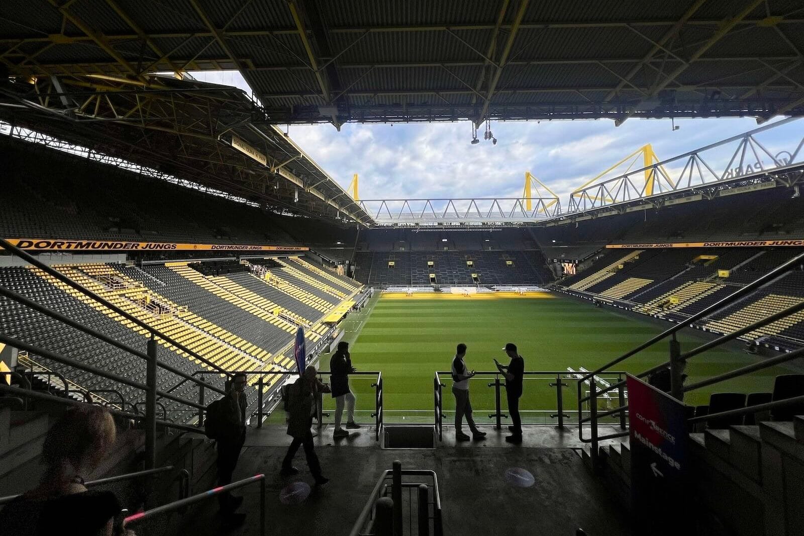 CONF3RENCE Web3 Konferenz - Signal Iduna Park Dortmund