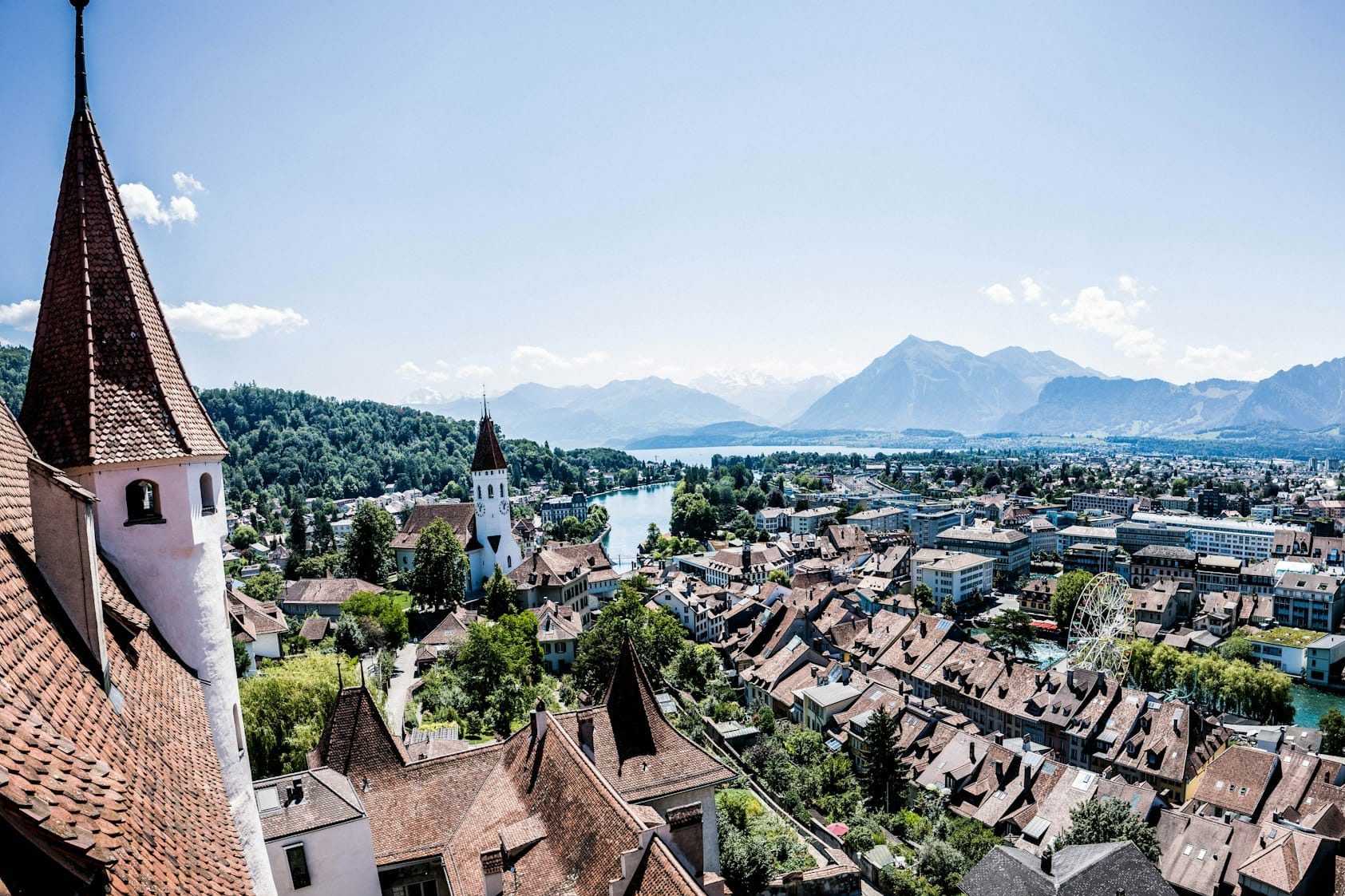 Luftaufnahme von Thun, Hauptsitz der Intronet GmbH (AIVITY)